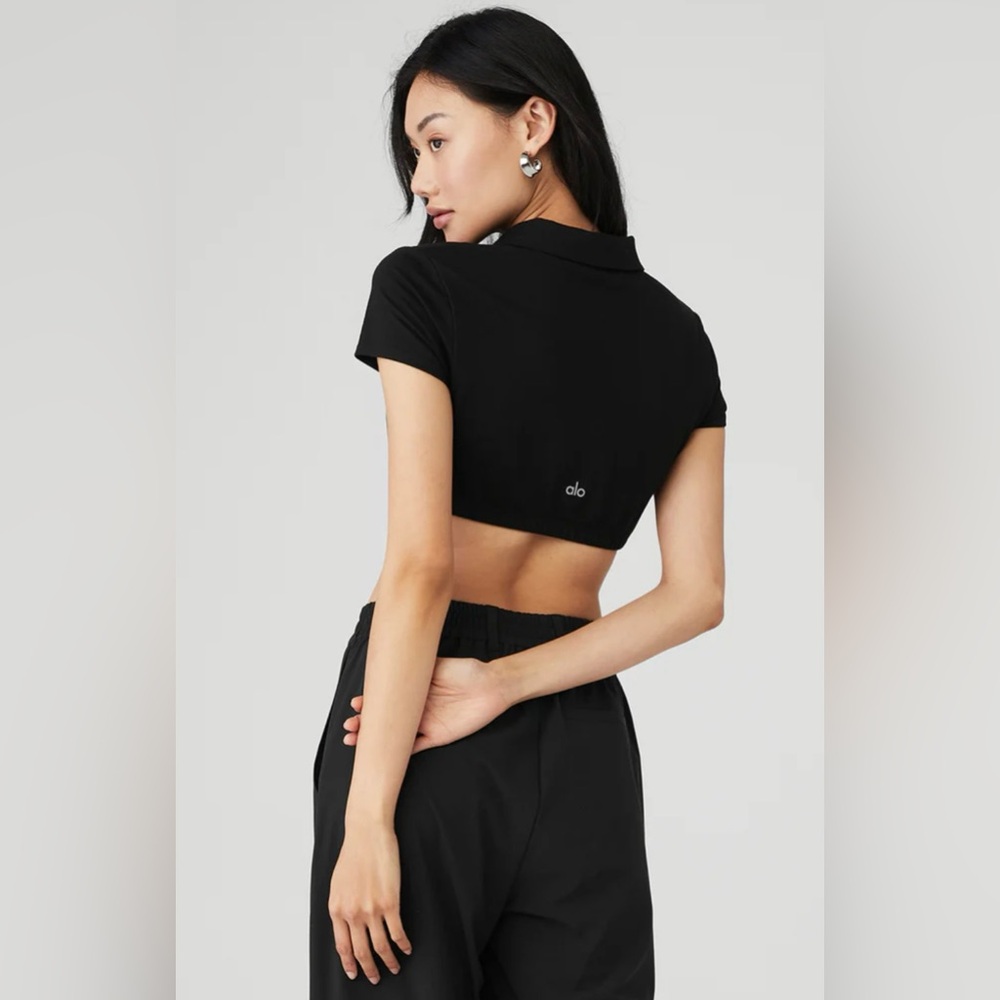 ALO Yoga NWT Cropped Prestige Polo Black Top Size M - Picture 2 of 9